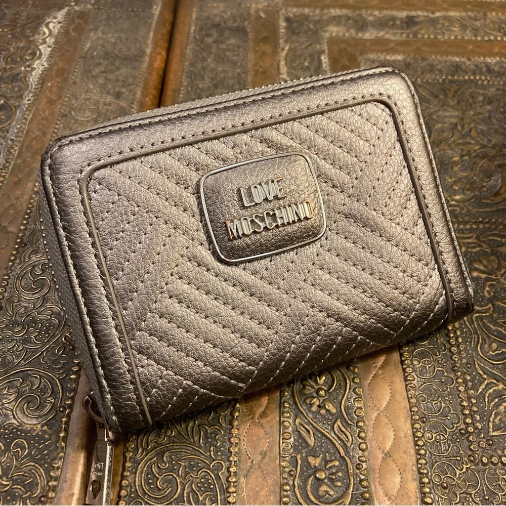 Love Moschino quilted wallet silver‎ metallic